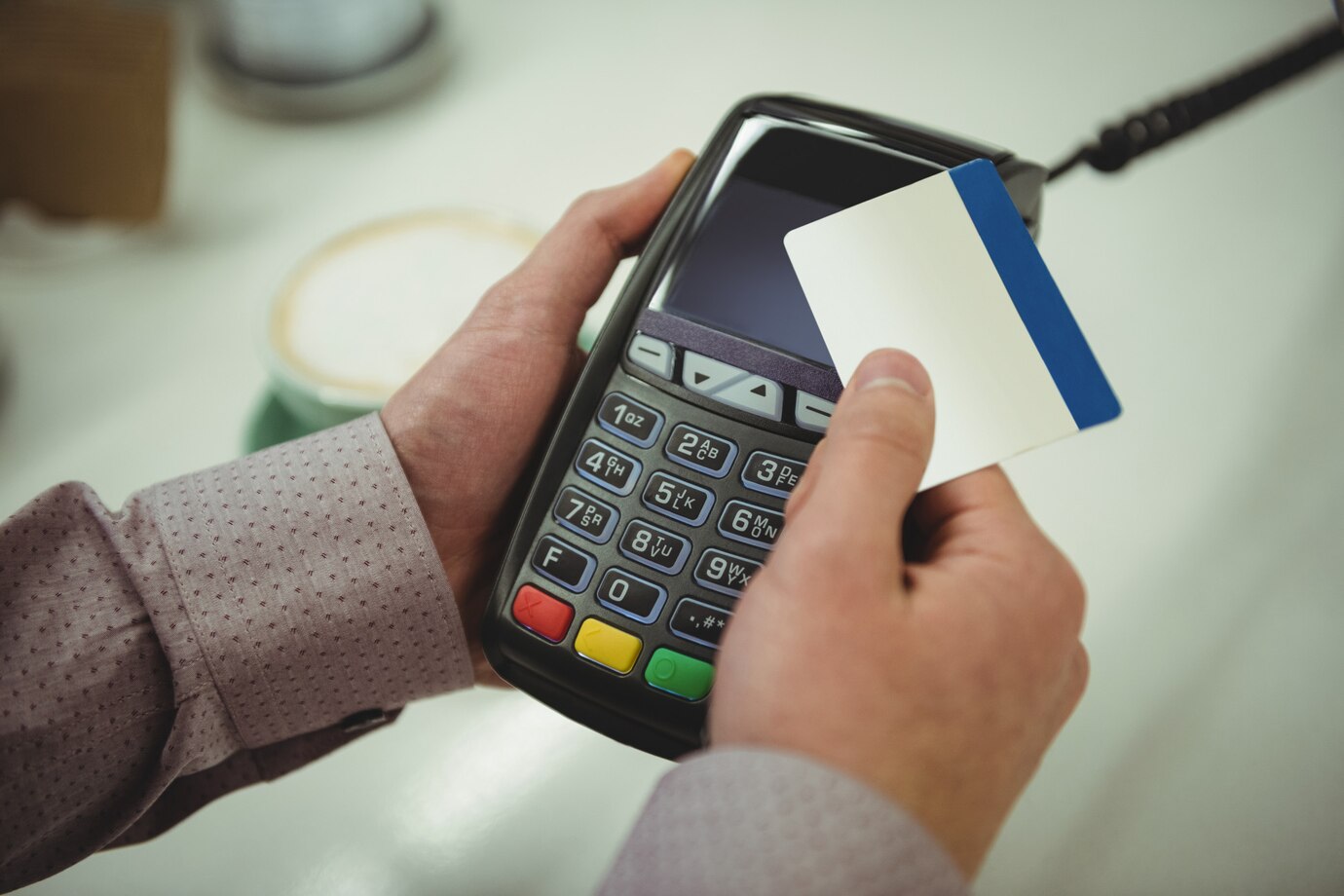When an ATM 'reads' a card — and how to keep your money safe: skimming and shimming explained simply - Tolko Fact. Фото №3